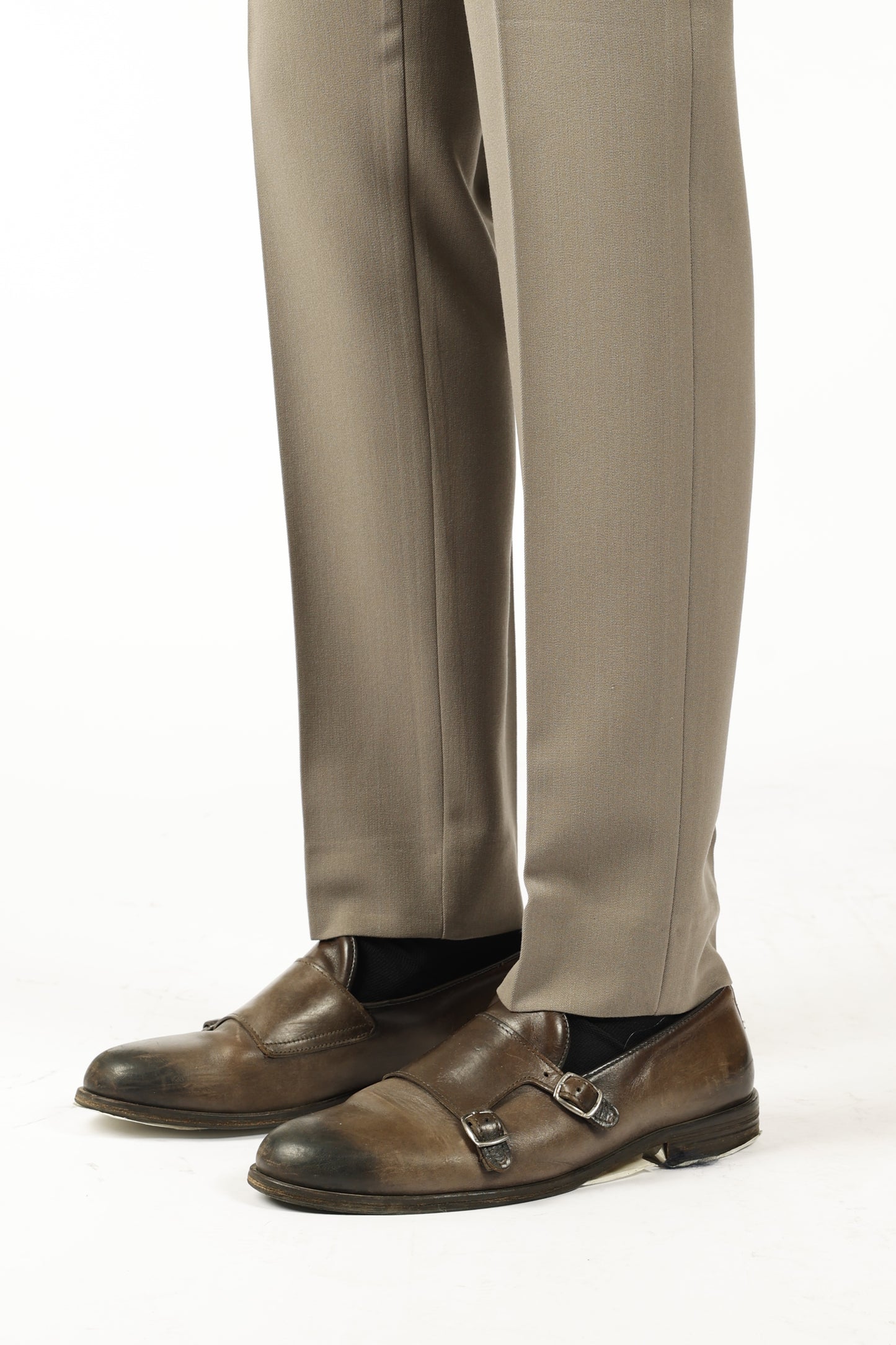 pantalone grigio finanza